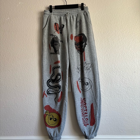 Medium no tag Graphic Gray Sweatpants with Red, Black & Yellow Print - Picture 3 of 8